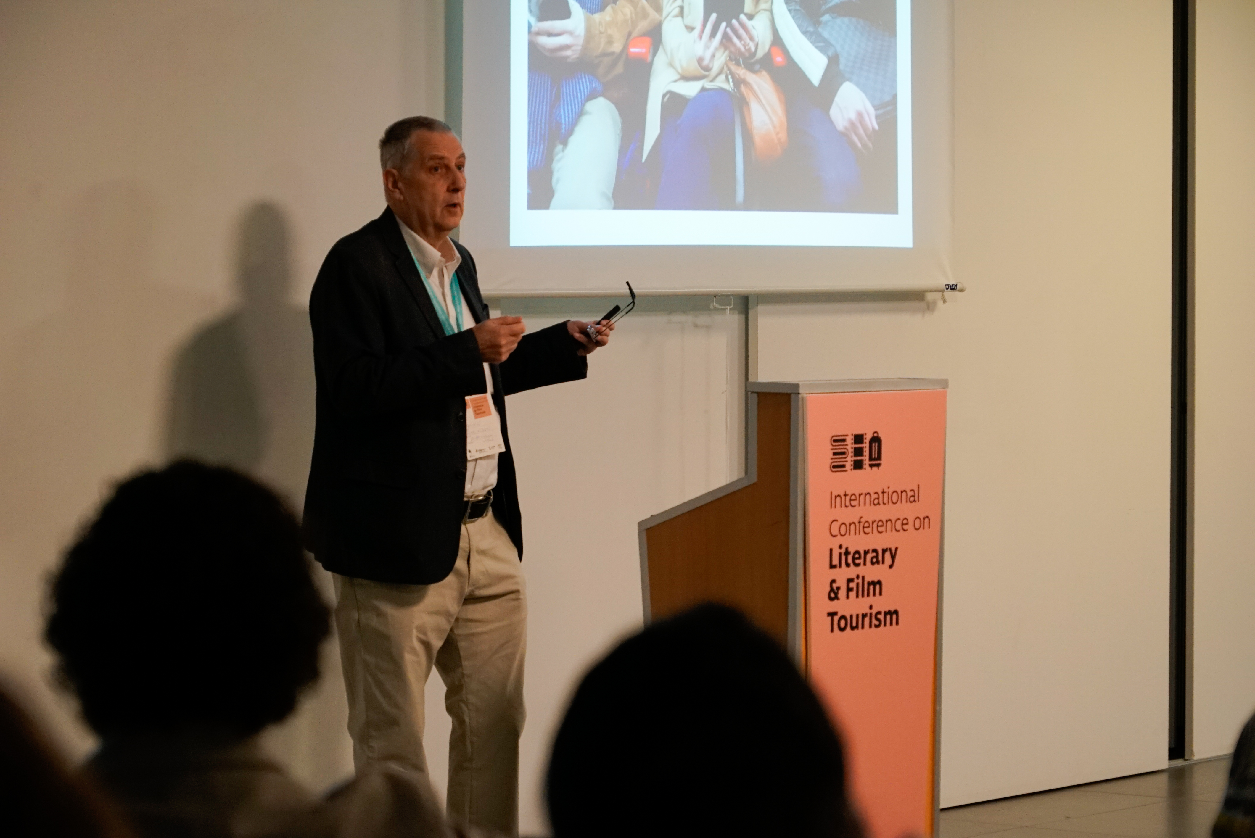 Photography from: Qué nos explican los y las profesionales sobre la relación entre literatura, cine y turismo? | CETT